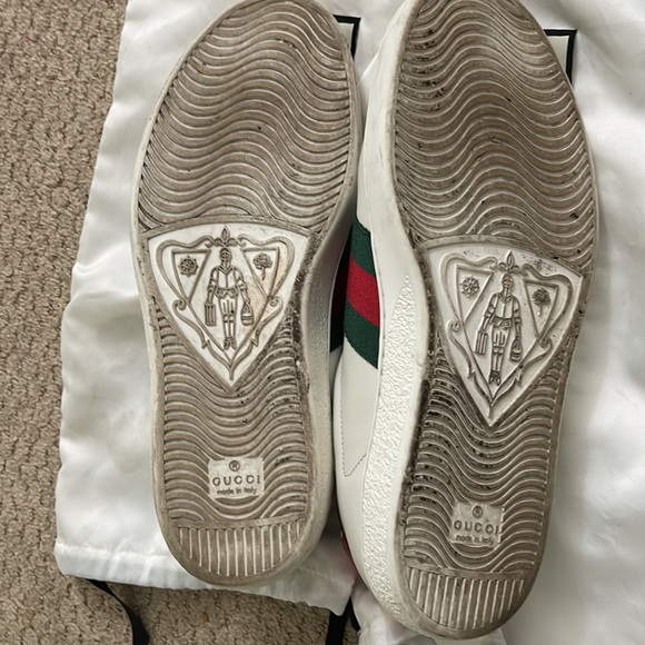 Worn this a few amount of times - Picture 7 of 7